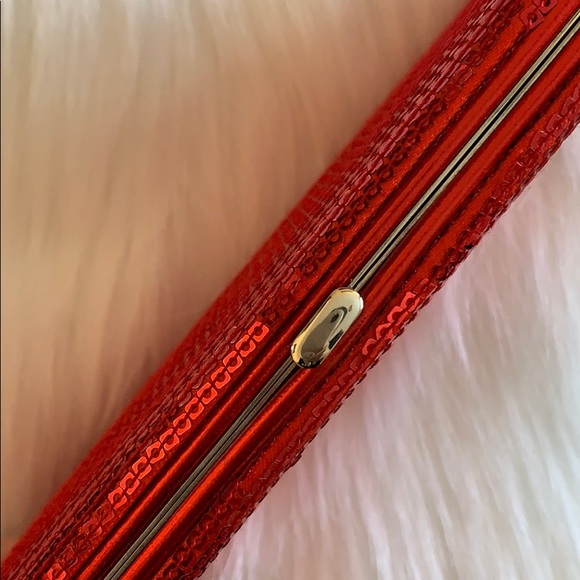 💝FREE ADD-ON💝 Red Sequin Clutch Wallet - Picture 3 of 9